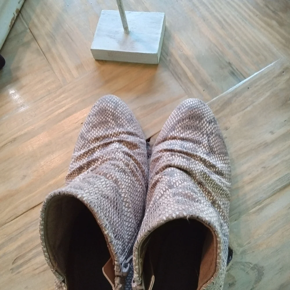 Bare Traps Grafton Almond Snakeskin Ankle Boots Size 8.5 - Picture 6 of 15